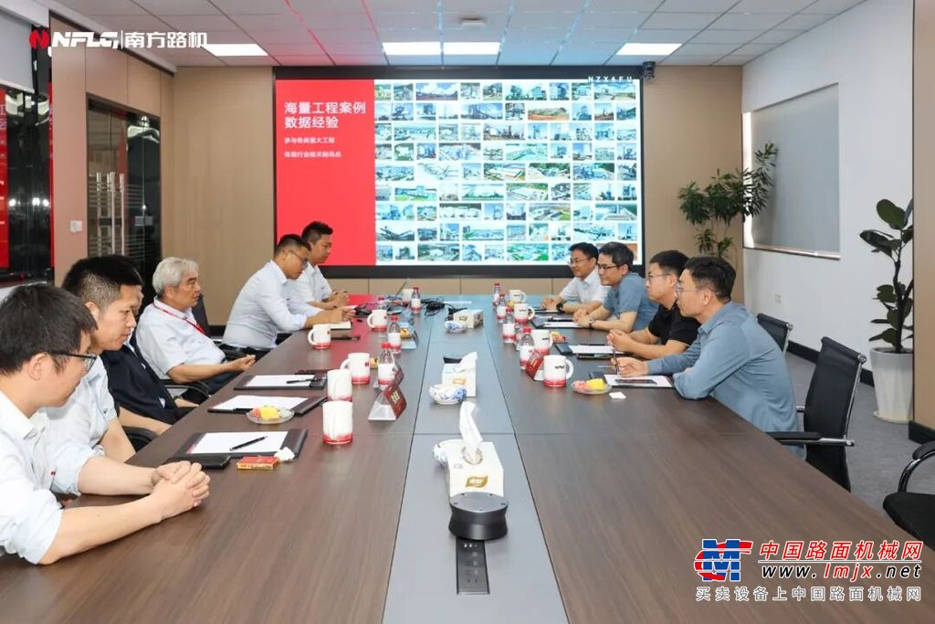 南方路机与广州市维新材举行战略合作签约仪式